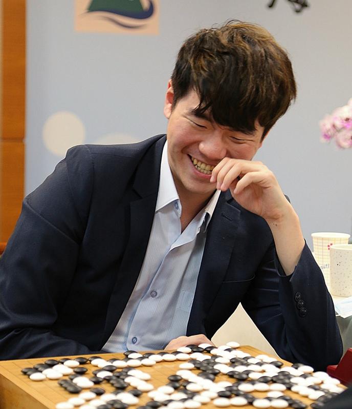 许皓鋐功成宝岛棋坛四冠王二十六天十八战堪称年度劳模