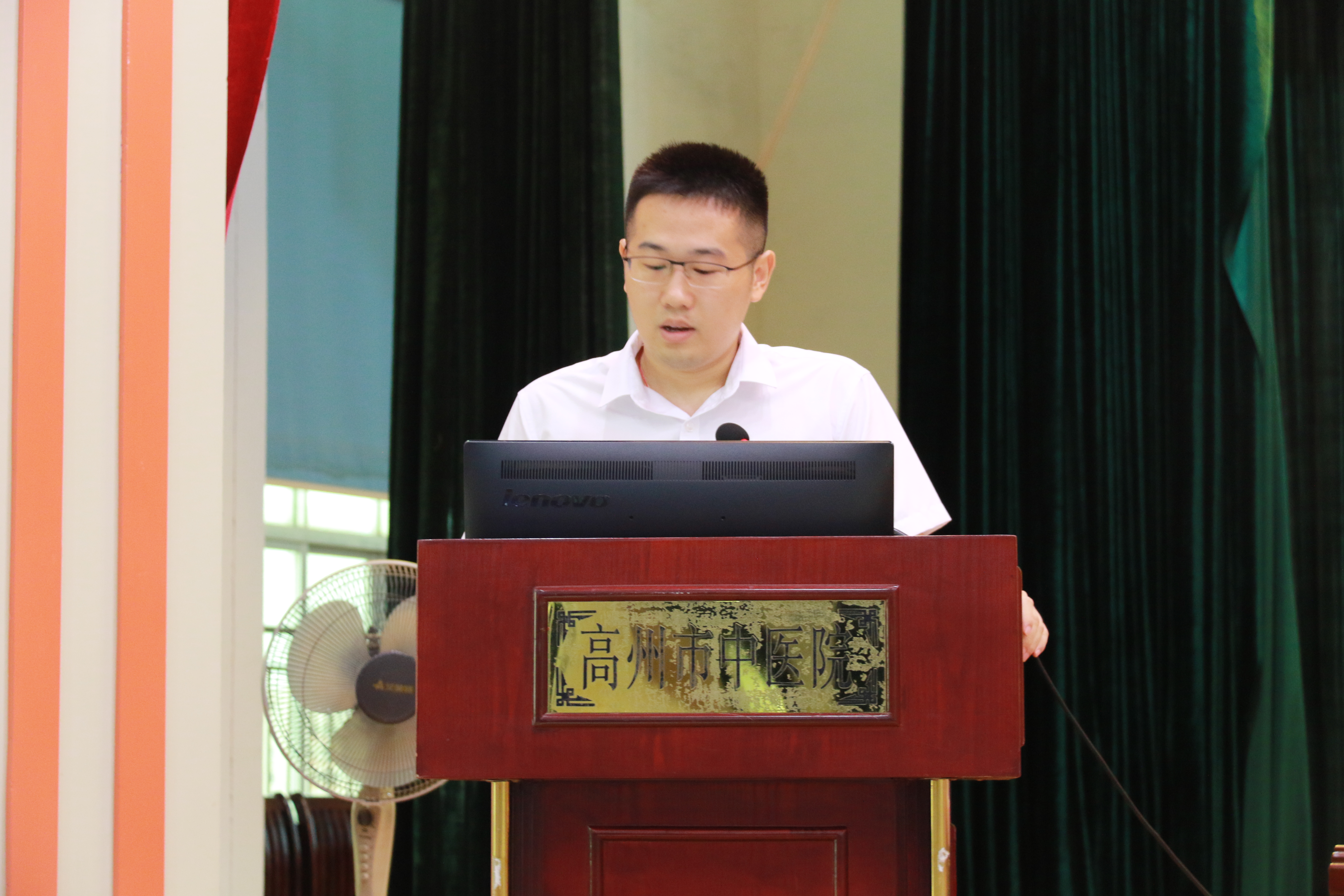 中国医师节评选优秀医生活动方案,医院庆祝首个中国医师节