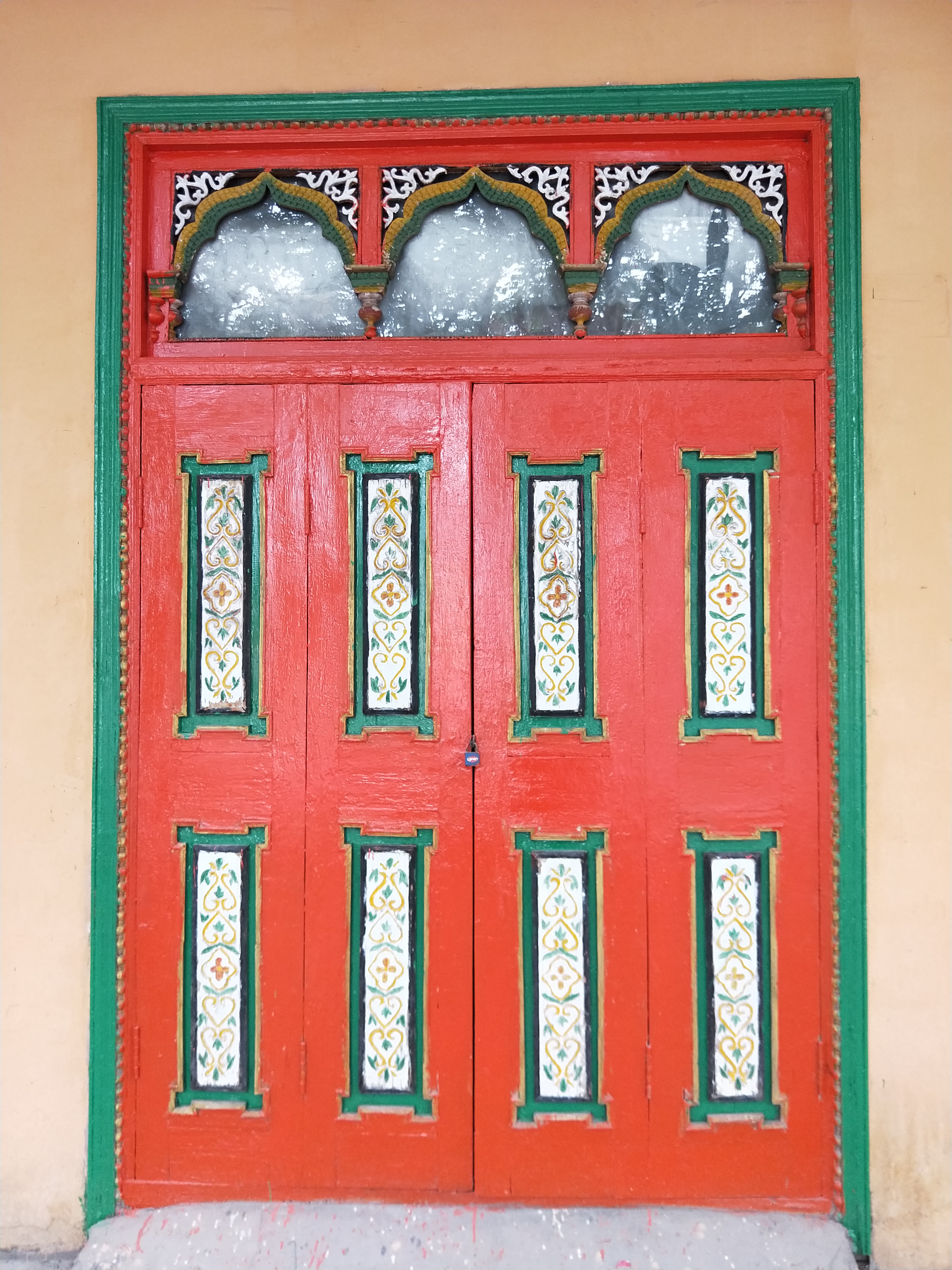 库车维族人多还是汉族人多,库车市维吾尔族