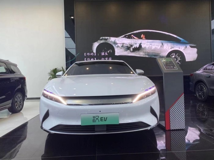 到店看艾力绅,比亚迪汉丹拿5g