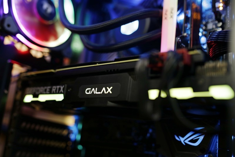 贫穷限制了想像，跑分64万烧包主机扫雷卡不卡？