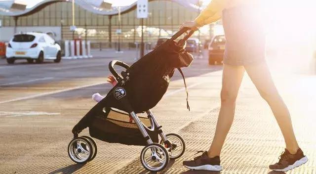 那些生完孩子的妈妈都去哪了,生孩子后没工作是什么感受