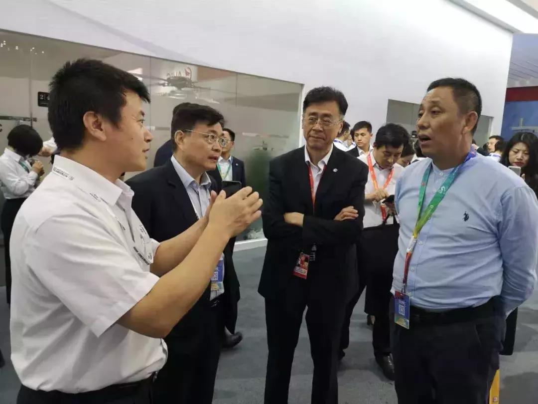 中央融办及航空工业集团领导莅临指导融融网展位