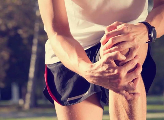 下蹲时膝关节疼痛可能是什么原因,膝关节下蹲到底时疼