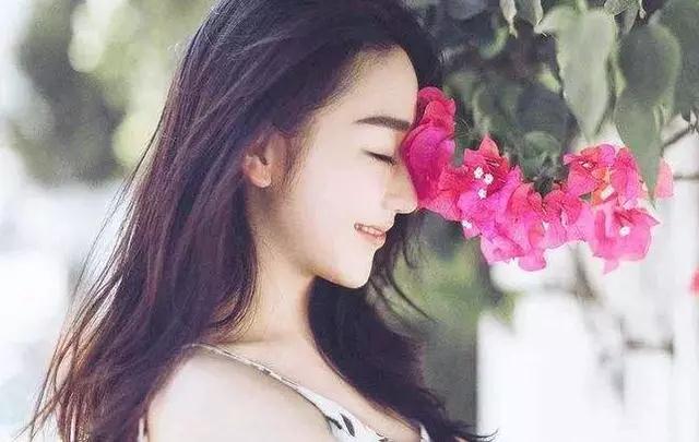 日本女生拍照pose大全,女生近照拍照pose大全