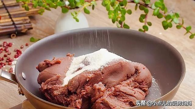 年夜饭上一定要蒸年年有余八宝饭,年夜饭之红糖糯米八宝饭