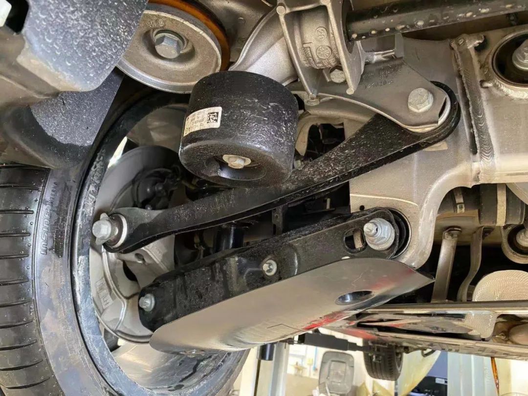 宝马8系双门碳纤维,宝马8系四门版的驾驶感受