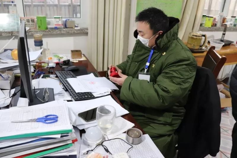 抗疫一线我是党员义不容辞,抗疫一线有种光荣叫火线入党