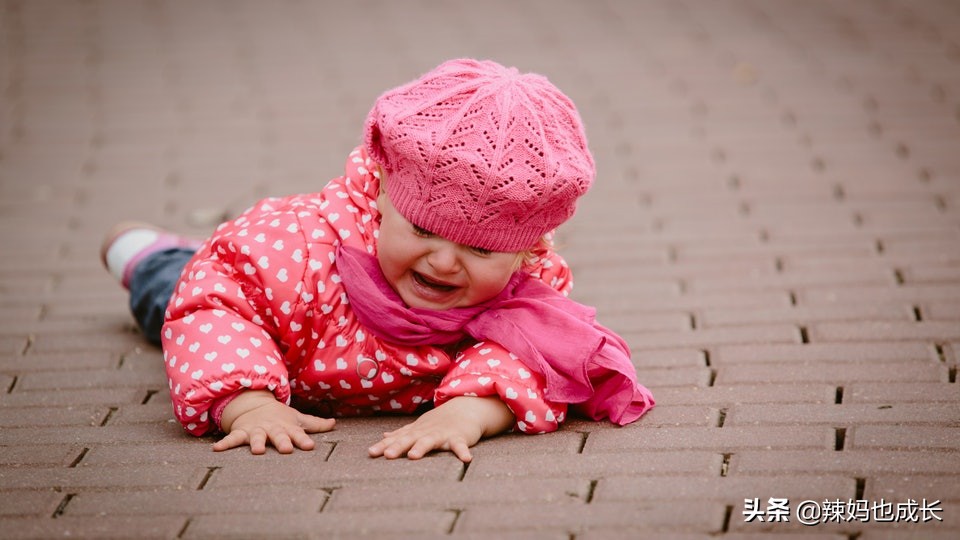 小孩舌头摔跤咬了很深能自愈吗,宝宝摔了一跤舌头咬了很深的口子