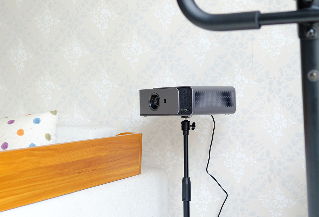 当贝投影仪智能入幕,当贝投影仪f1是什么技术