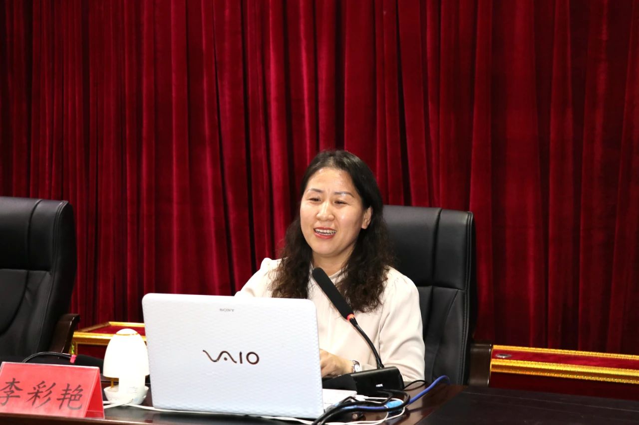 加强师资培训强化队伍建设,加强教育培训提高综合能力