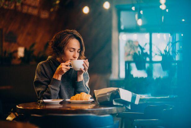 爱你的女人才不会打扰你,一个女人心里有你才会这样对待你