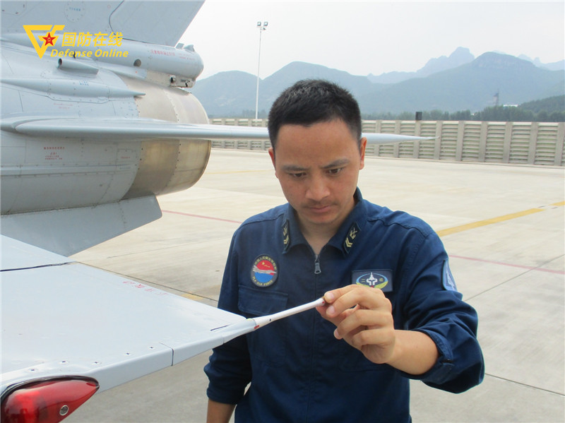 他们是军营“神医”，专治战机各种“疑难杂症”