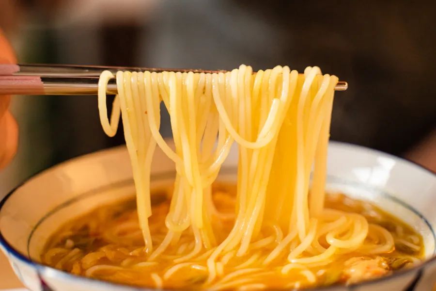 被薇娅直播间榨干零食预算后，写出了这篇测评报告（上）