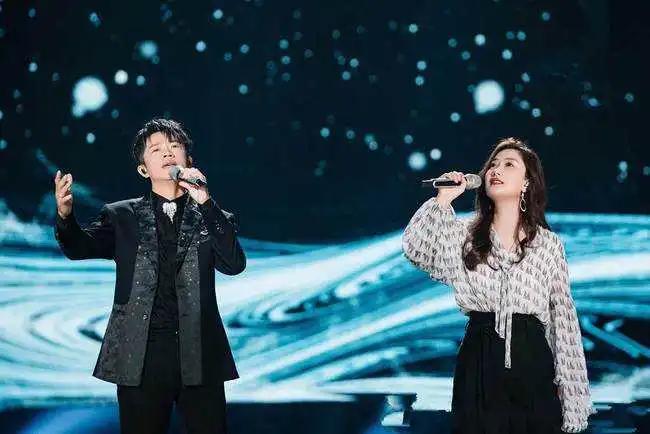 凤凰传奇签约b站,b站跨年2024回放凤凰传奇