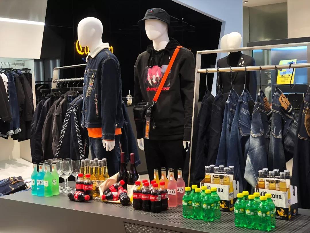 卡宾中国风男装,卡宾男装店铺装修风格