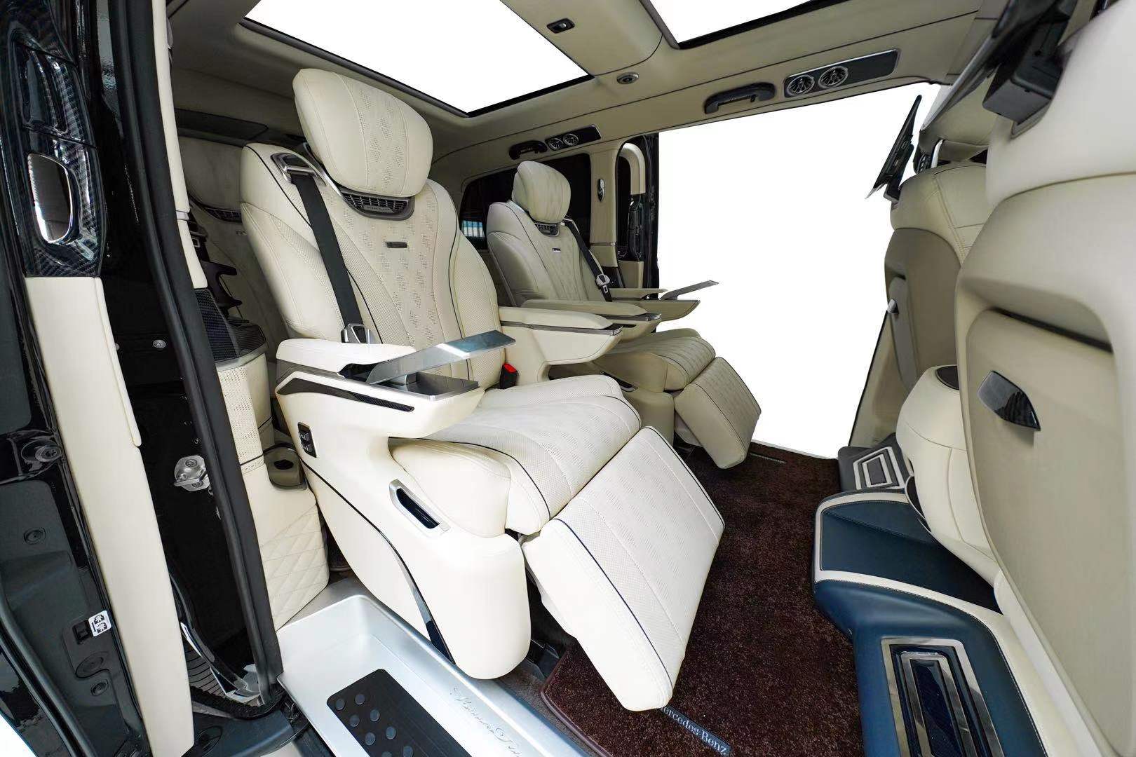 从简约到惊艳，奔驰V级商务车巅峰对决，同样的价格你会选谁？