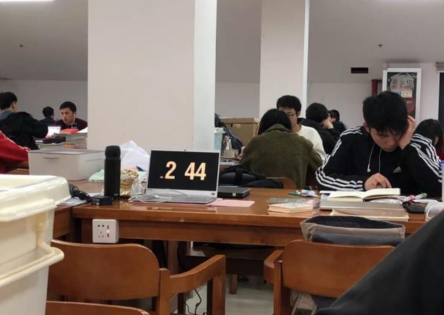 考研真的是大学生最好的出路吗,为什么越来越多的人选择考研究生