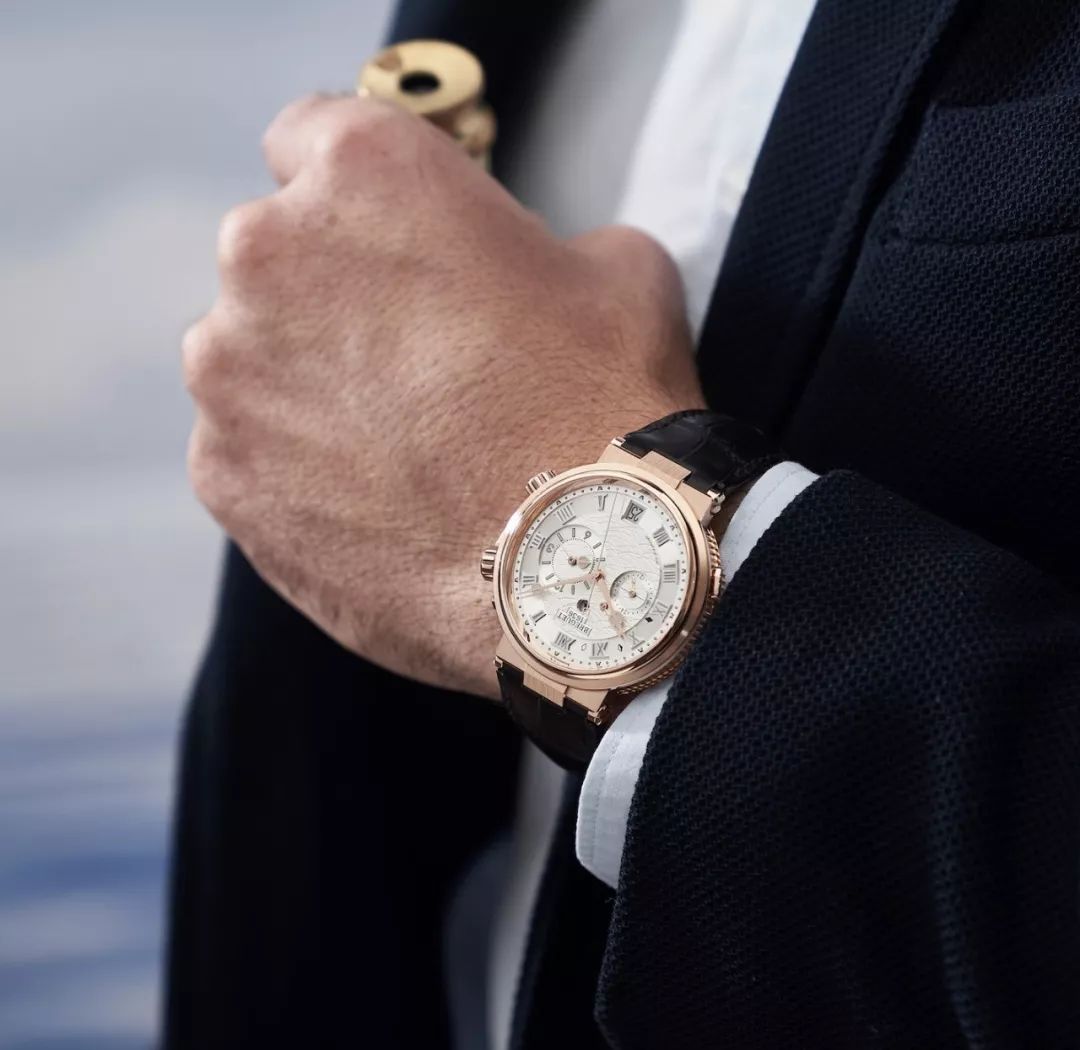 成功男士戴什么表,简约欧米茄商务腕表成熟男士