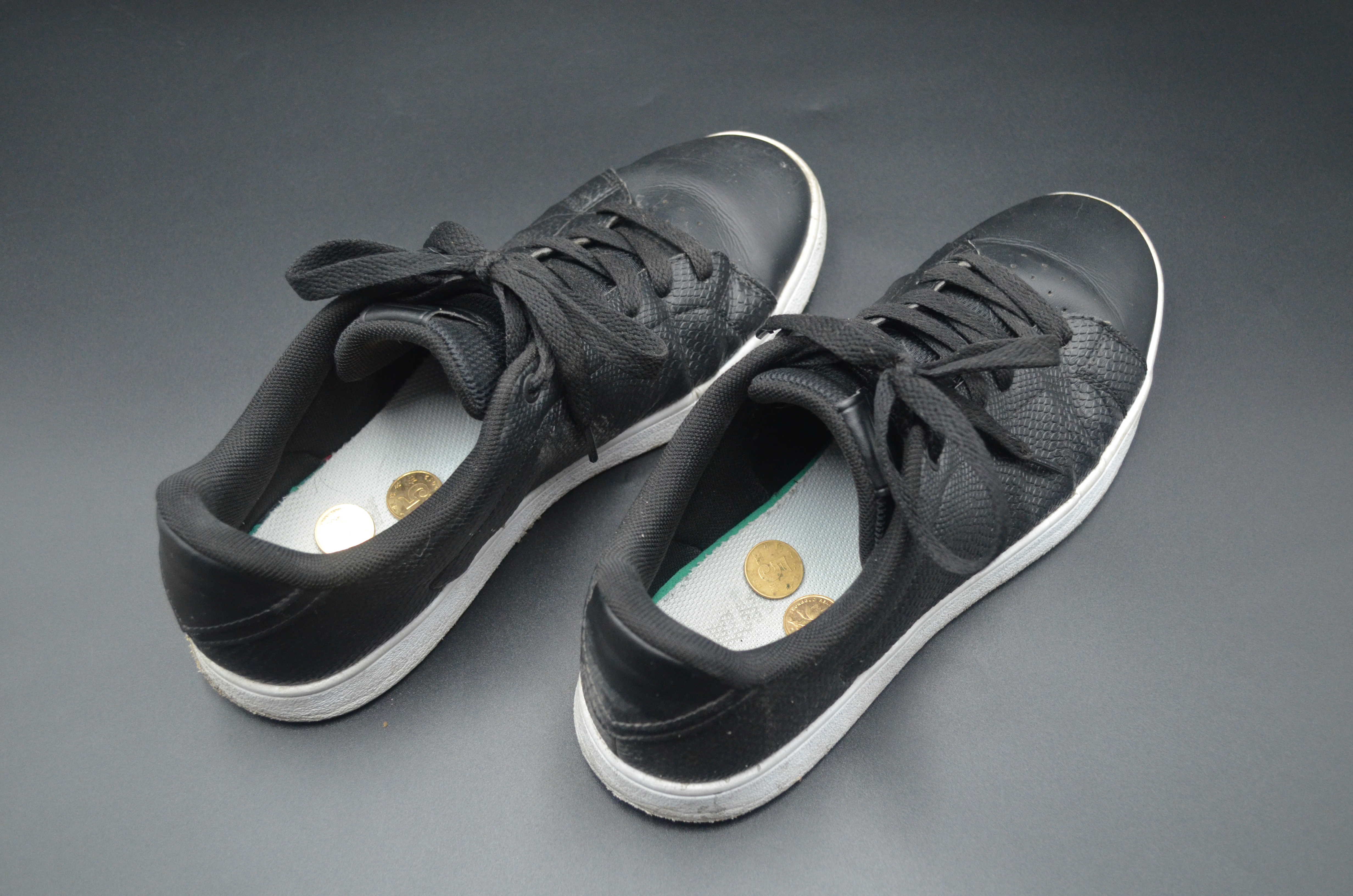 5角硬币放在墙角上有什么讲究,墙角扔五角硬币的禁忌