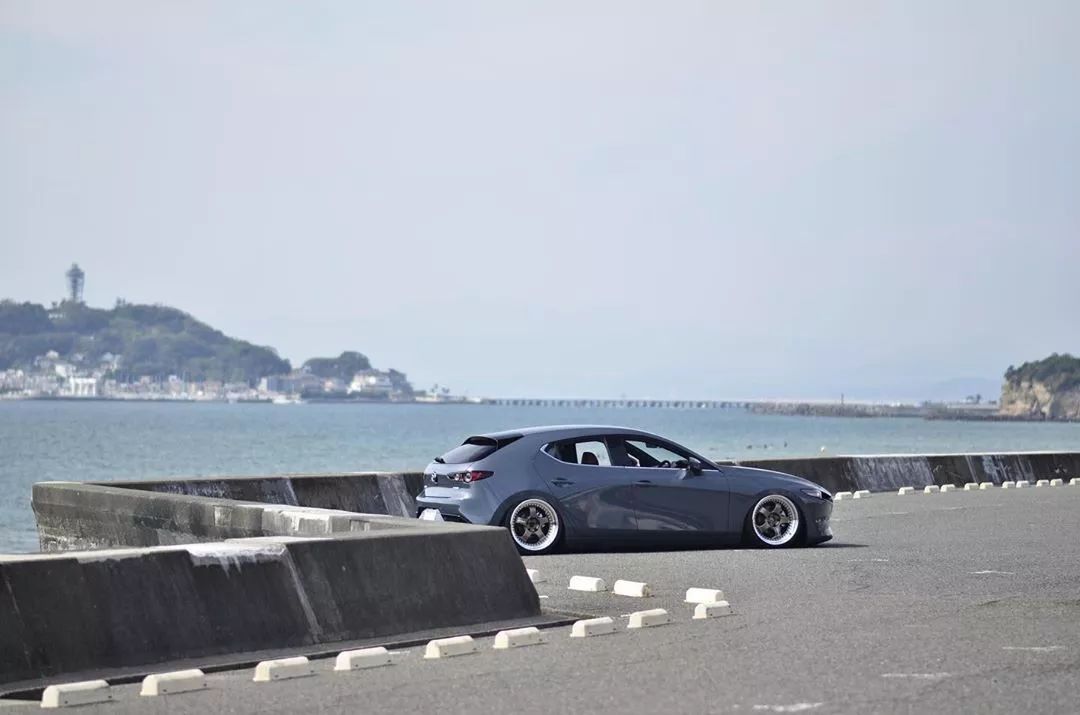 次世代马自达3国内竟缺席两厢版本，只能看国外玩家改装帅的飞起