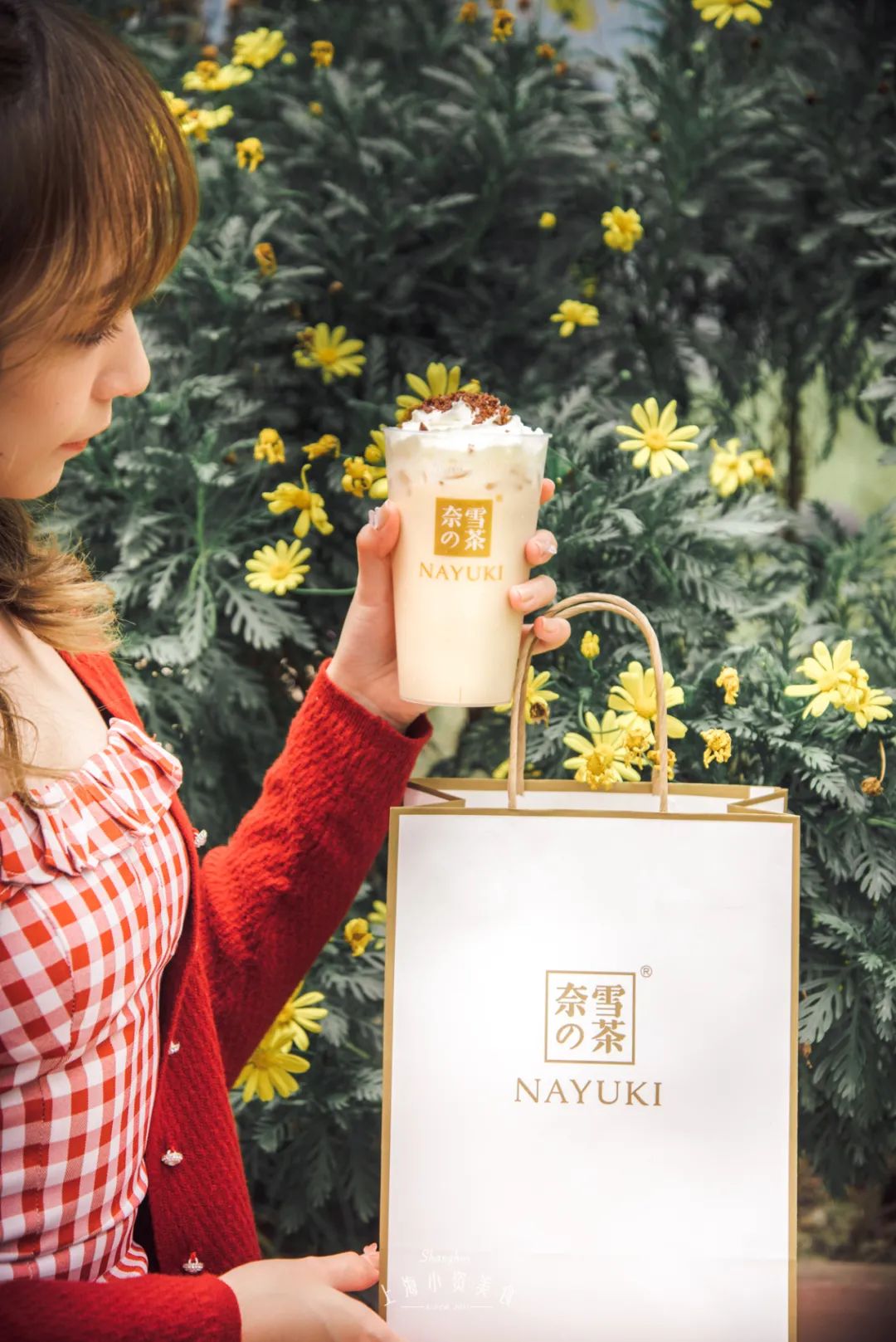 网红饮料喝起来,中药奶茶网红饮品