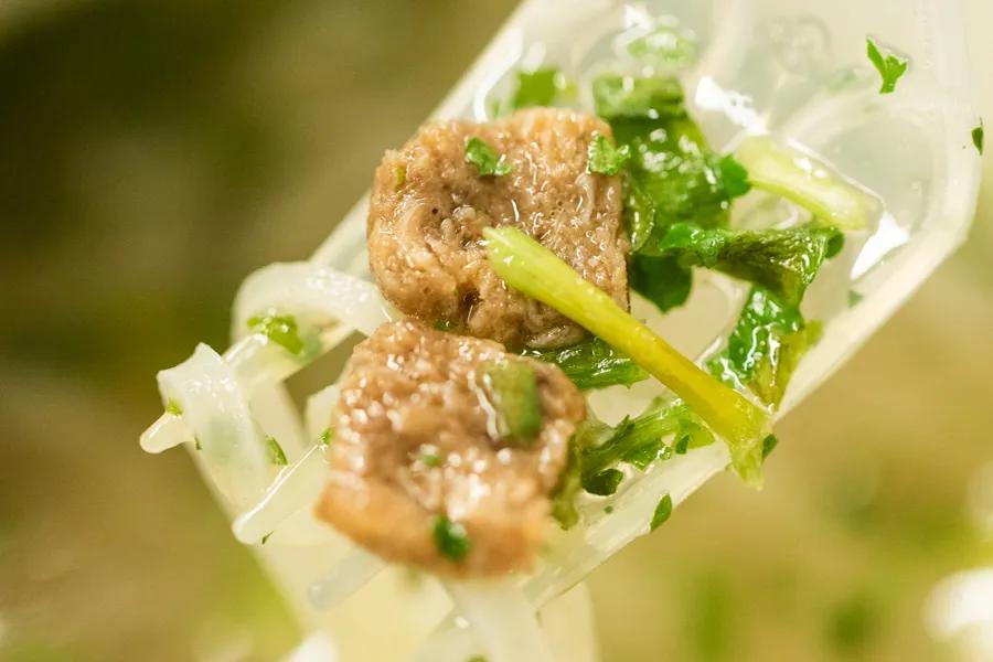 在李佳琪直播间买零食，是个划算的选择吗？