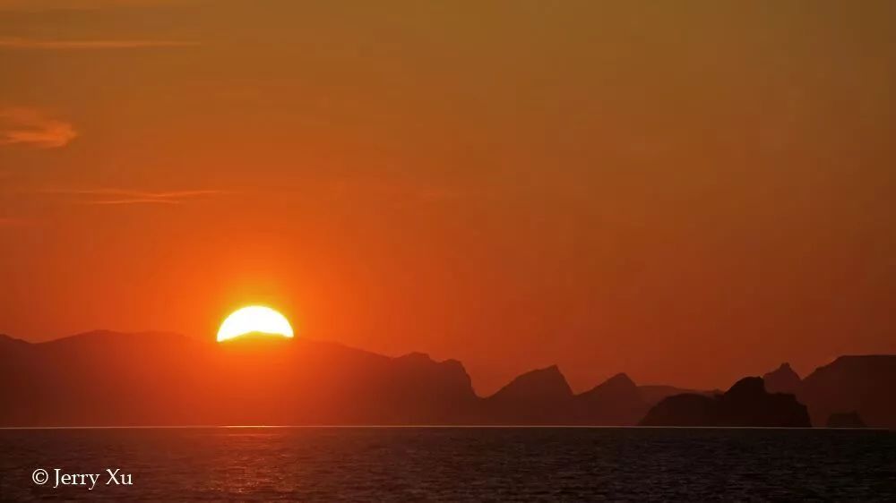 格陵兰的东海岸居然那么绚丽多彩，难怪特朗普想要买下来