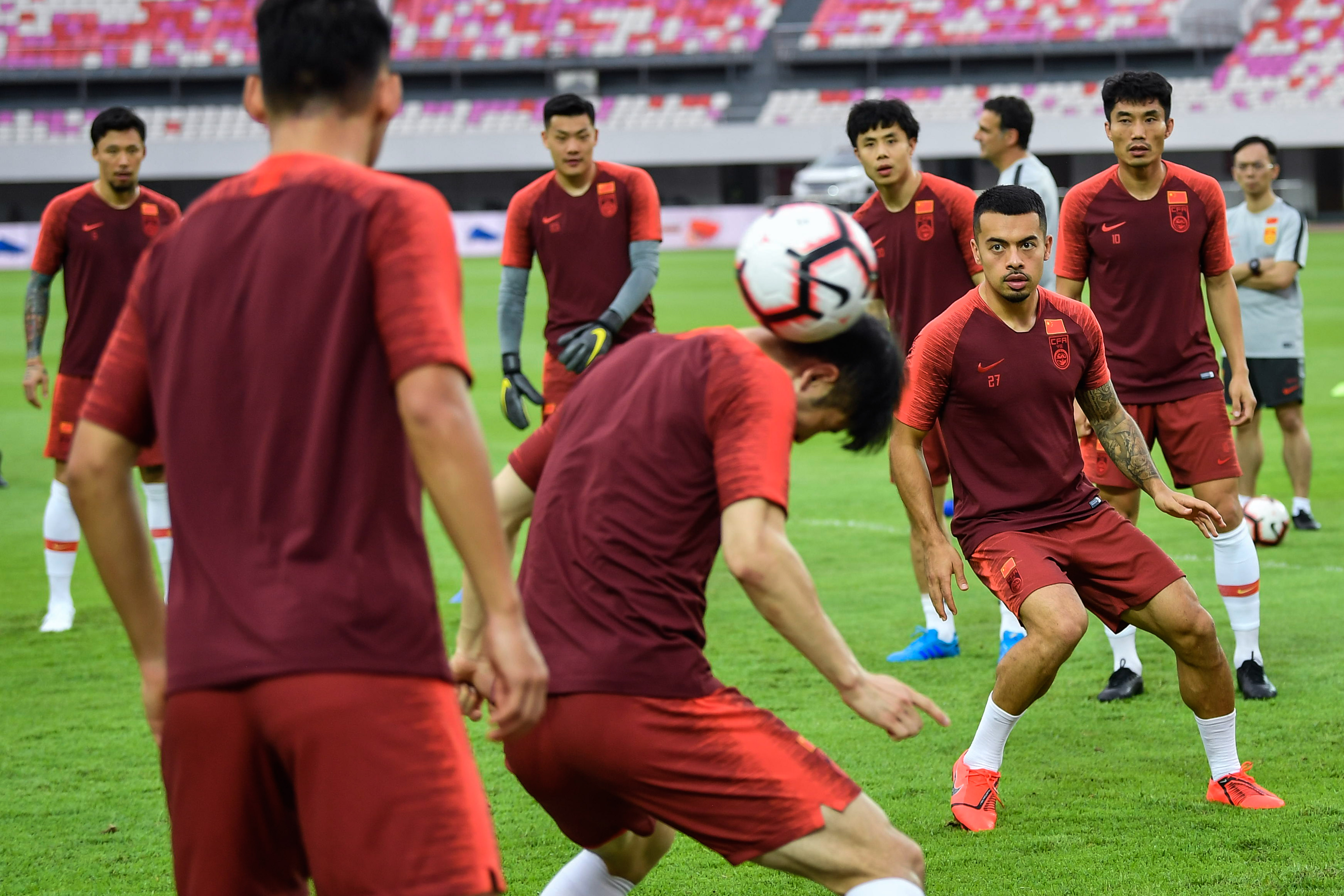 评价鹿晗踢球,夸赞鹿晗的明星