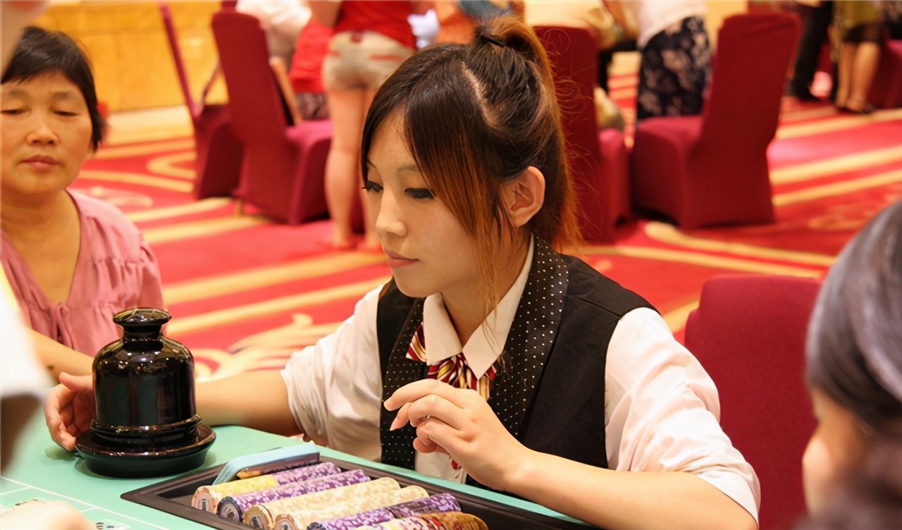 澳门荷官:这行没有年轻人,每天“见证”一夜暴富和倾家荡产