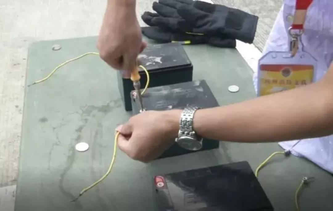 冬天不止有静电，电动车充电口也带电