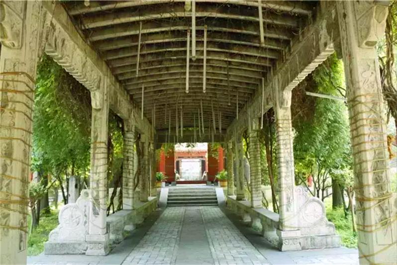 西安莲湖区20个旅游景点，3个是公园，其他17个历史底蕴丰厚