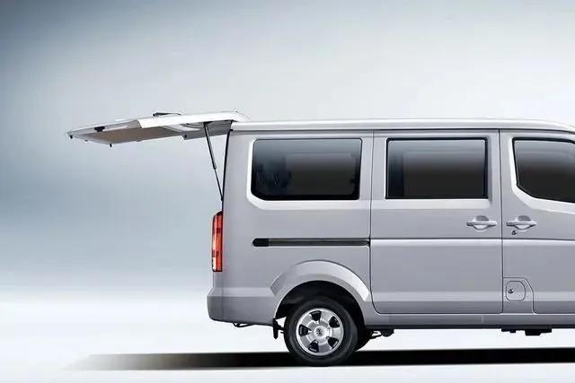 佳宝V77车型,3万能买到的新能源面包车