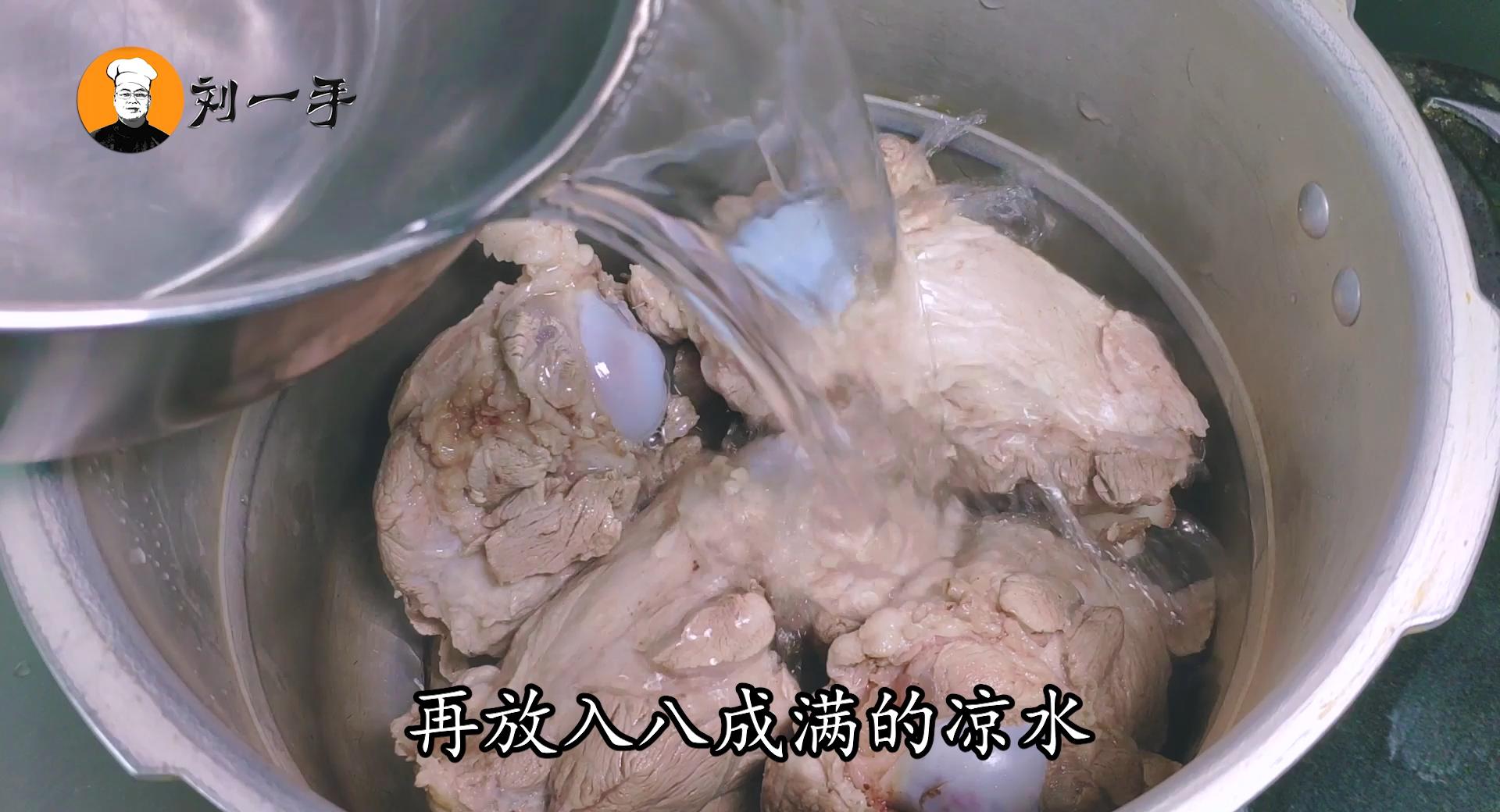 如何熬出好喝的筒子骨汤,筒骨汤怎么熬出来味道更鲜美