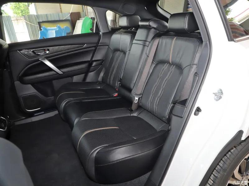 四年的本田urv还值得购买吗,本田ur-v后排头部空间实测