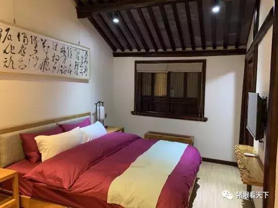 上海人叫菜饭，浦东人叫咸酸饭，其实是寒酸饭，穷人吃的