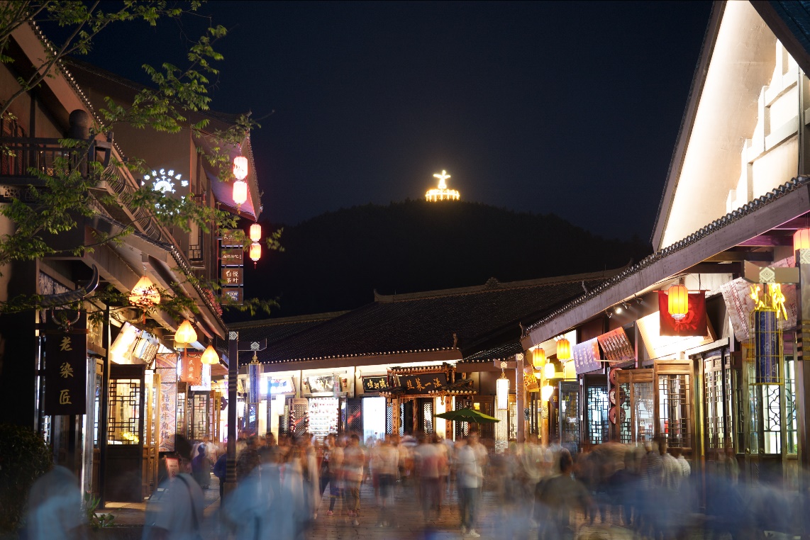 王健林的万达集团打造网红旅游胜地的背后，还做了些什么？