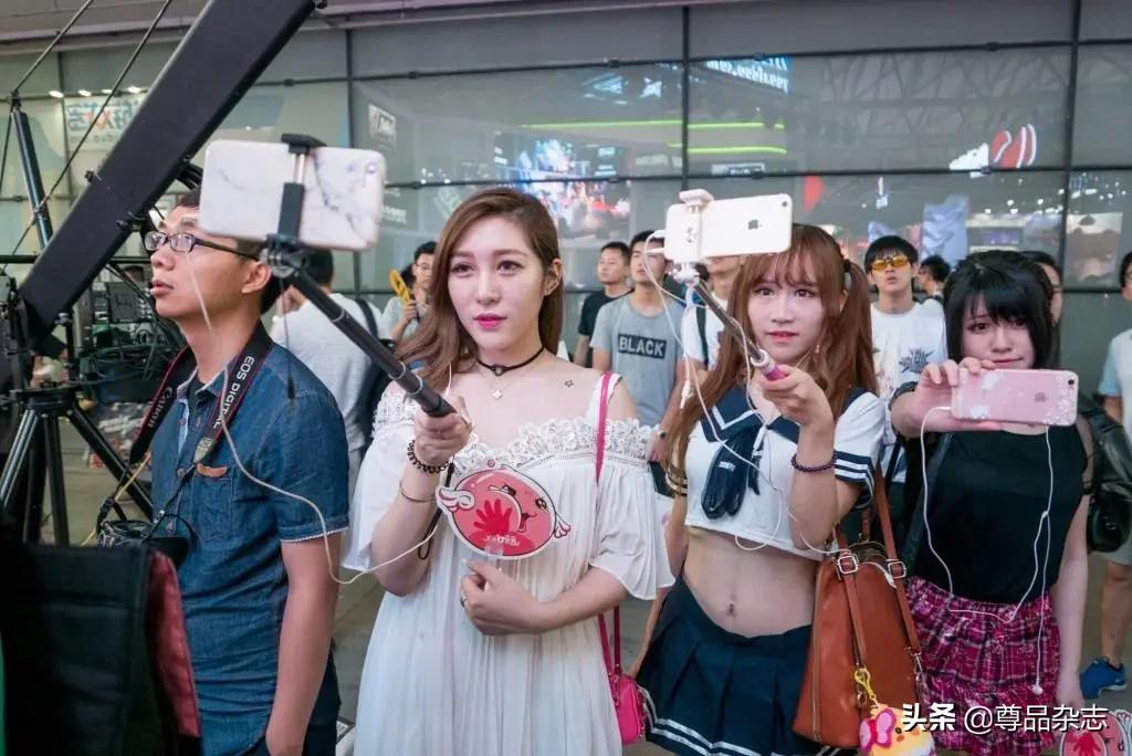 疯狂爆单直播带货,疯狂直播间现场直播卖货