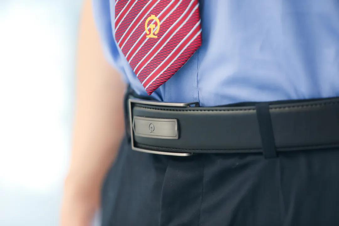 哇!他们的新制服正式亮相啦