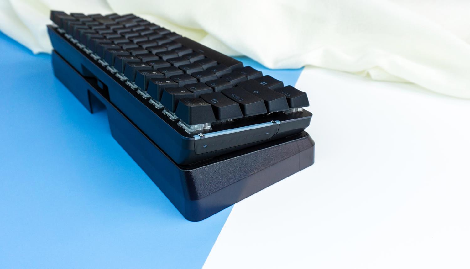 游戏宅理想桌面,电竞头戴式耳机rog棱镜s