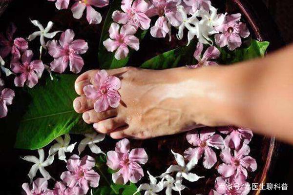 为什么每天洗脚换袜子还是有脚气,每天洗脚洗袜子还是脚臭