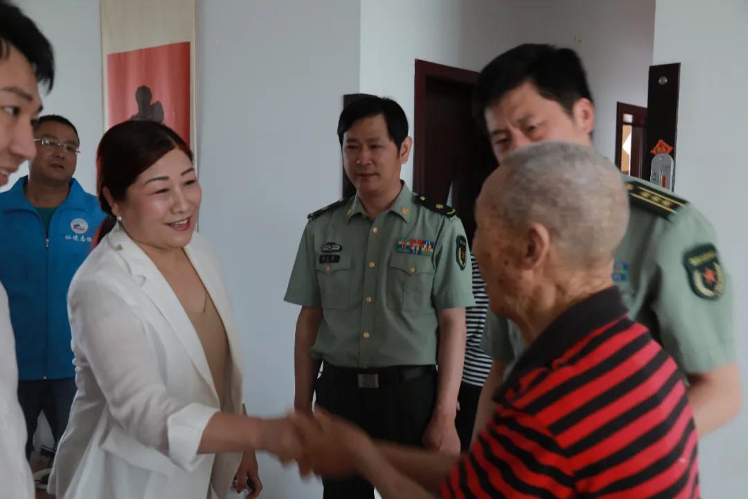 蓬莱市爱心志愿者协会,爱心协会志愿者慰问困难户