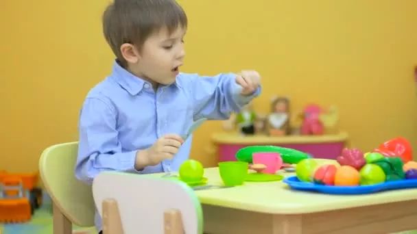 纠正孩子吃饭小妙招,三岁小孩教你玩玩具