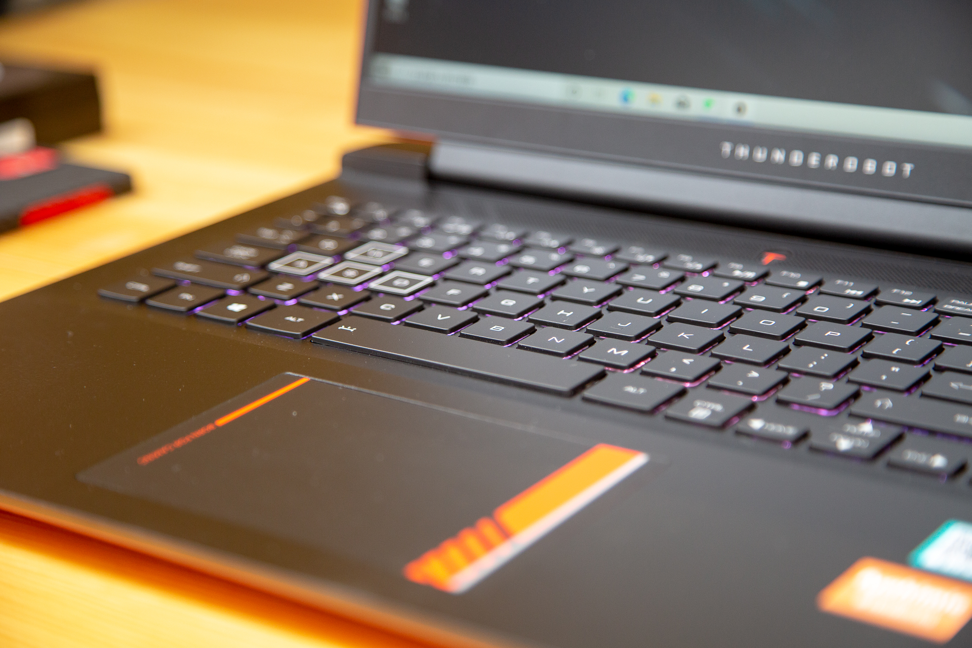 雷神zeror5800h和11800,雷神zero12700h3070ti测评