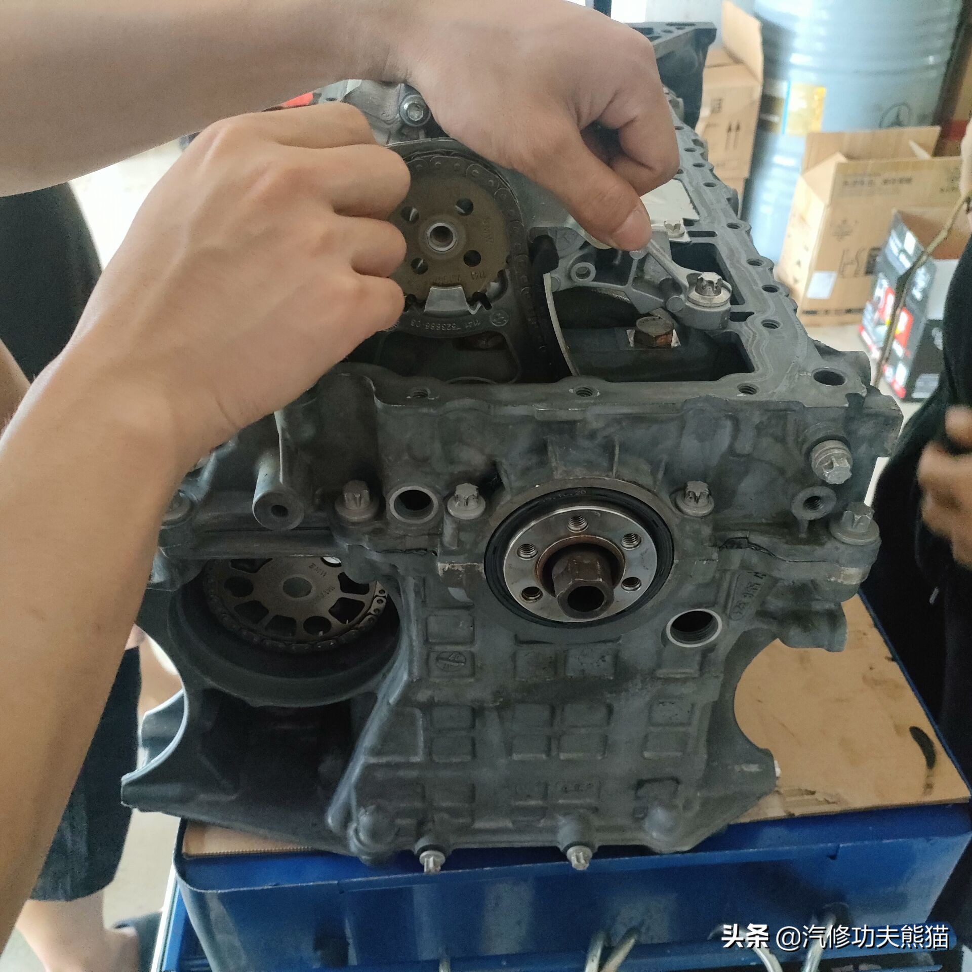 宝马e90325i2007款,宝马e90漏机油通病