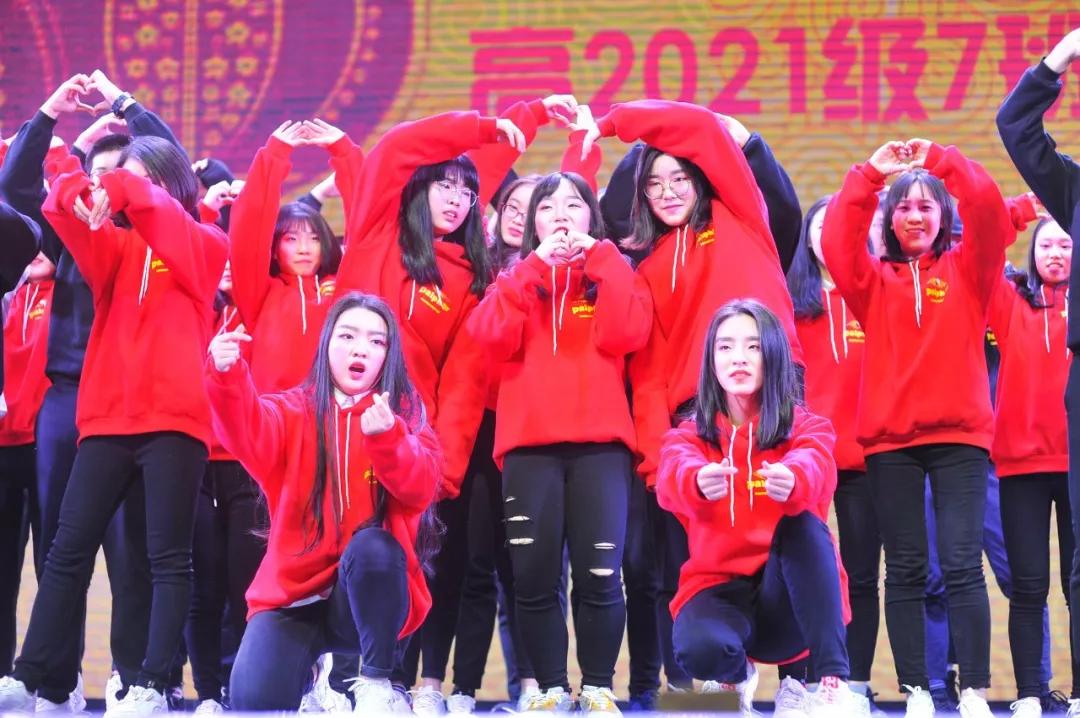 重庆一中与巴蜀中学哪个好,重庆一中全校前十名