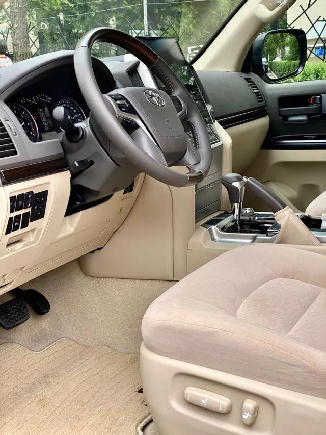 陆巡4600和5700有哪些优缺点,2019款陆巡中东版4600价格表