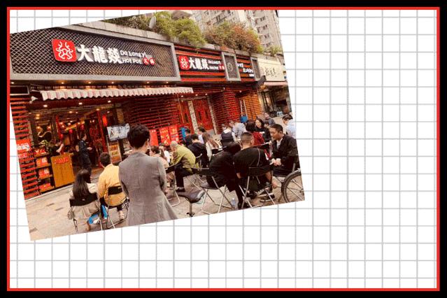 排队两个小时才吃上火锅,排队两小时也要吃到的烤鱼