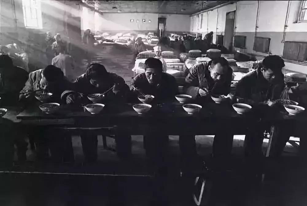 一组1999年拍的精神病院照片,以前恐怖的精神病院图片