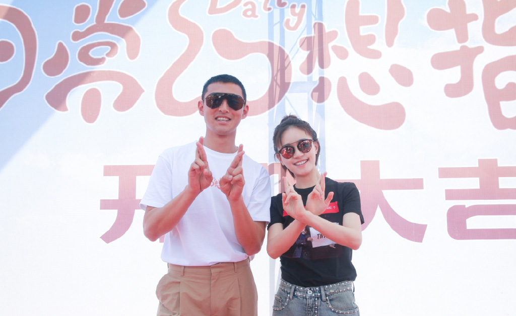 焦俊艳穿薄款牛仔裤,焦俊艳日常穿搭泥石流